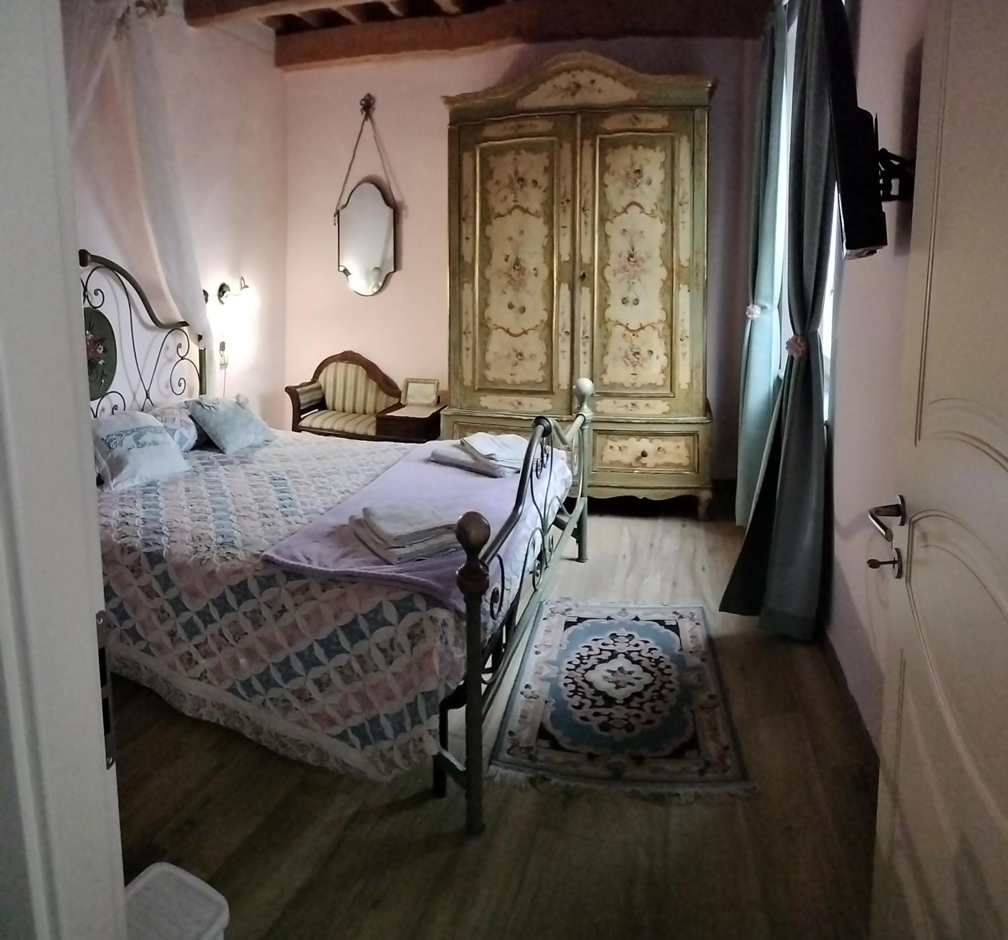 B&B La Rosa Nel Verde Лука Екстериор снимка